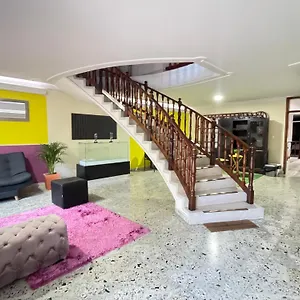  Habitación en casa particular Colors - Comodas Estadio